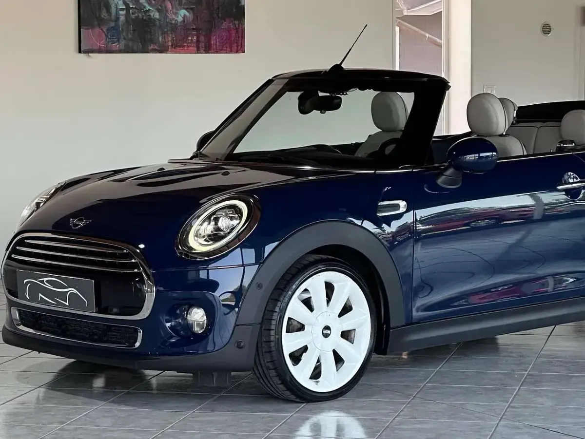 Usata Mini Cooper D Cabriolet Hype 116 CV (85 kW) 2018 Lapisluxury blue Cabrio