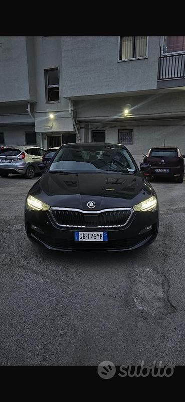 Nero Usata 2020 Skoda Scala Utilitaria | 12.800 € (Buon prezzo) - Immagine 1/3