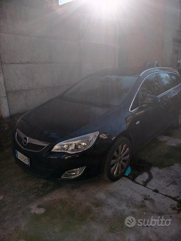 Usata Opel Astra Cosmo 95 CV (69 kW) 2011 Station wagon