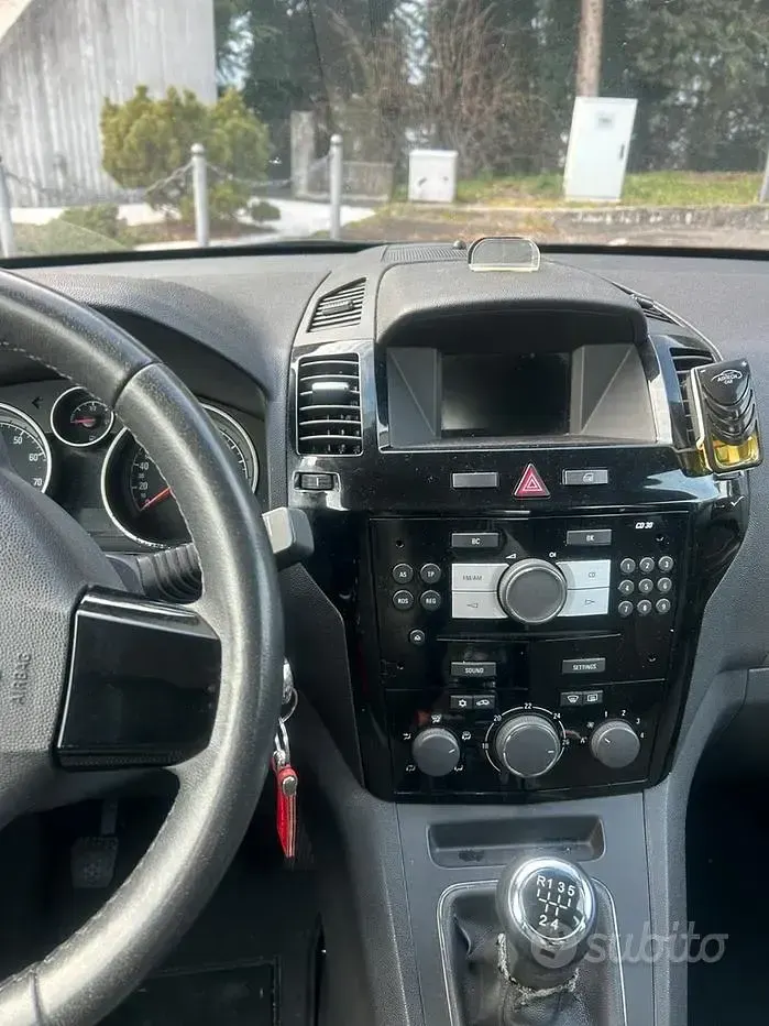 Usata Opel Zafira 2008 Grigio Monovolume