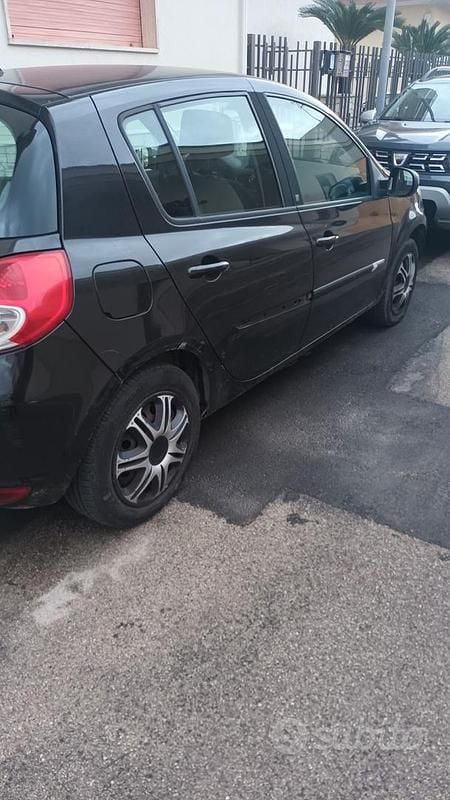 Usata Renault Clio II 64 CV (47 kW) 2011 Nero Utilitaria