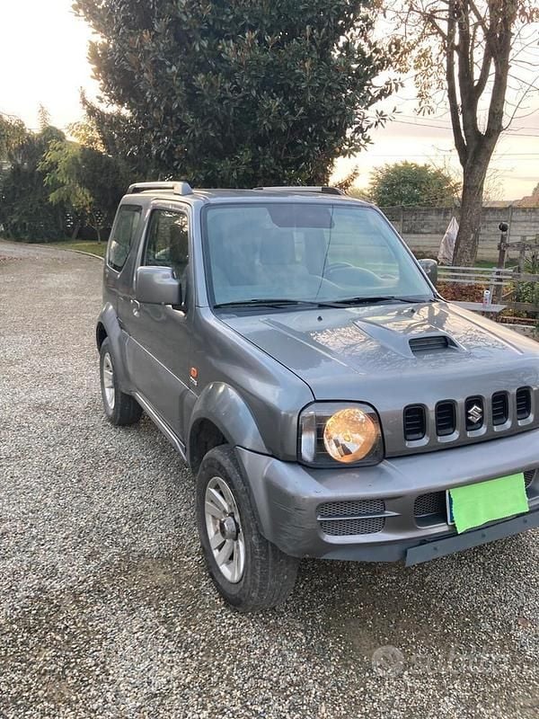 Usata Suzuki Jimny 85 CV (62 kW) 2010 Grigio SUV