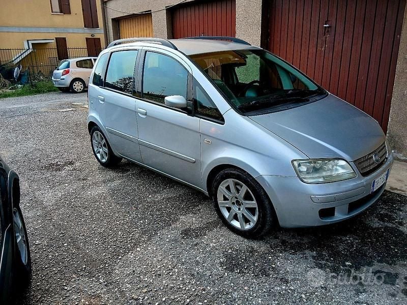 Usata Fiat Idea 90 CV (66 kW) 2007 Grigio Monovolume