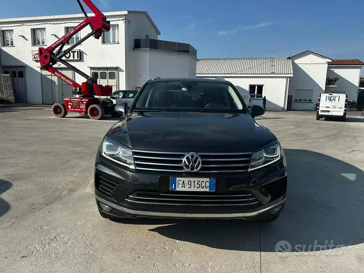 Usata VW Touareg 204 CV (150 kW) 2015 Nero SUV