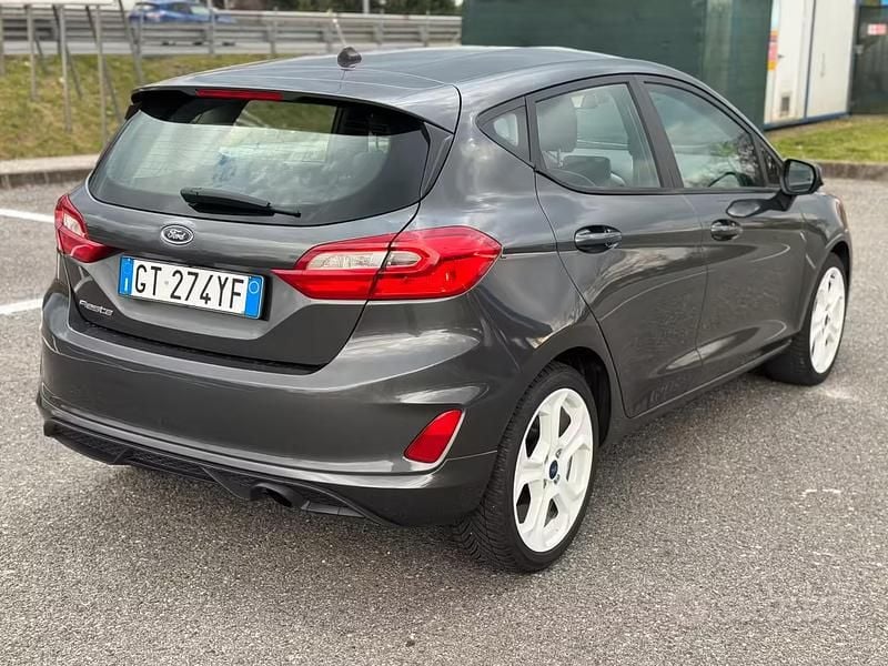 Usata Ford Fiesta ST-Line 86 CV (63 kW) 2018 Grigio Utilitaria
