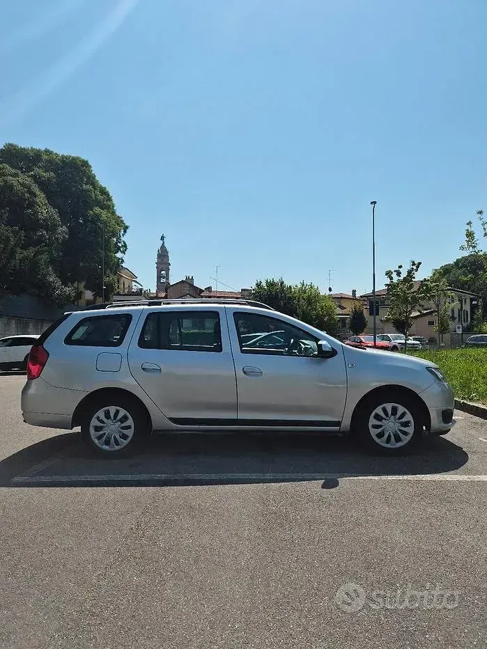 Usata Dacia Logan MCV Lauréate 75 CV (55 kW) 2014 Grigio Station wagon
