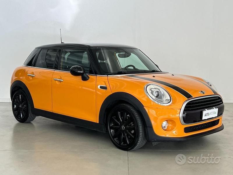 Usata Mini Cooper Hype 136 CV (100 kW) 2018 Arancione Utilitaria
