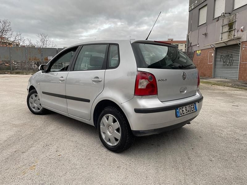 Usata VW Polo 74 CV (54 kW) 2003 Argento Berlina
