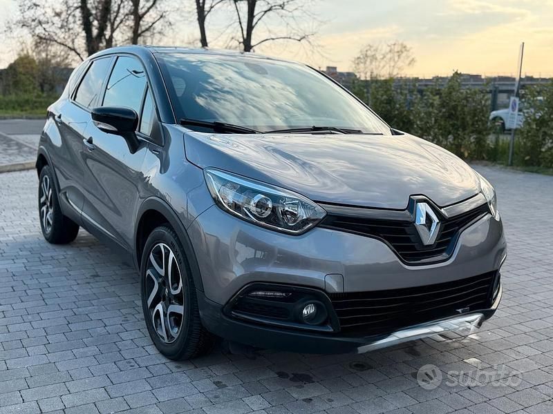 Usata Renault Captur 90 CV (66 kW) 2016 Grigio SUV