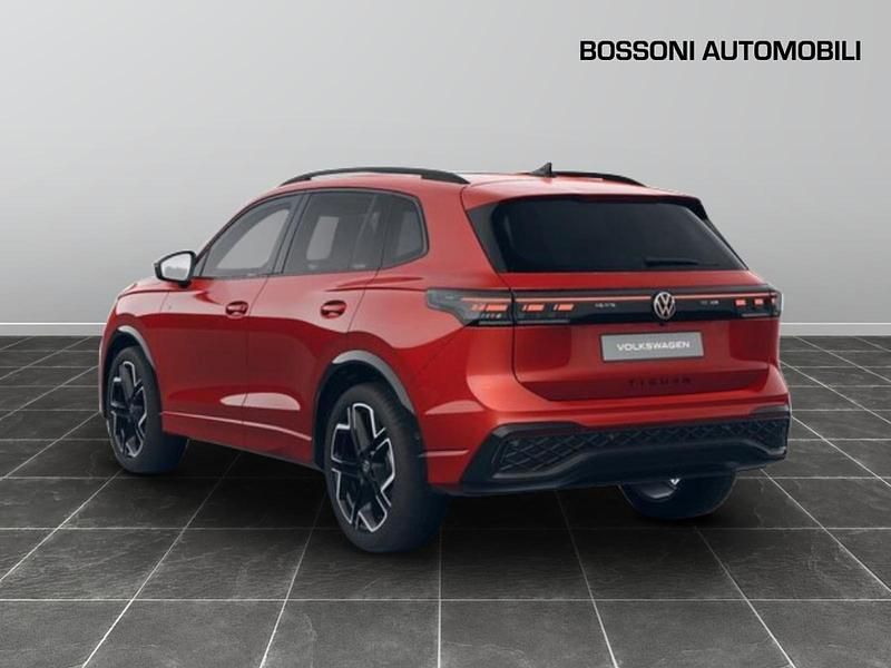 Nuova VW Tiguan R-line Plus 150 CV (110 kW) 2025 Rosso SUV