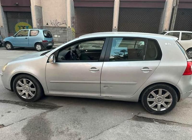 Grigio Usata 2004 VW Golf Tre volumi | 1800 € (Super prezzo) - Immagine 1/4