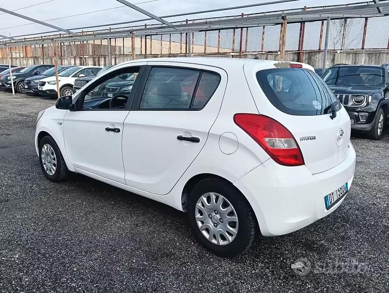 Usata Hyundai i20 77 CV (56 kW) 2009 Bianco Utilitaria