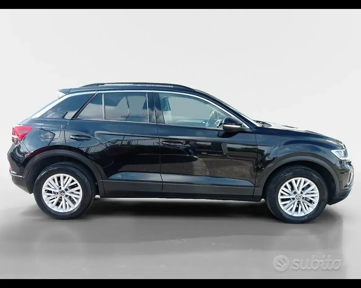 Usata VW T-Roc Life 116 CV (85 kW) 2023 Nero SUV