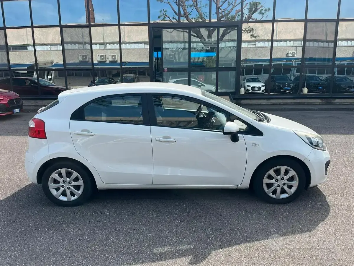 Usata Kia Rio EX 90 CV (66 kW) 2012 Bianco Berlina