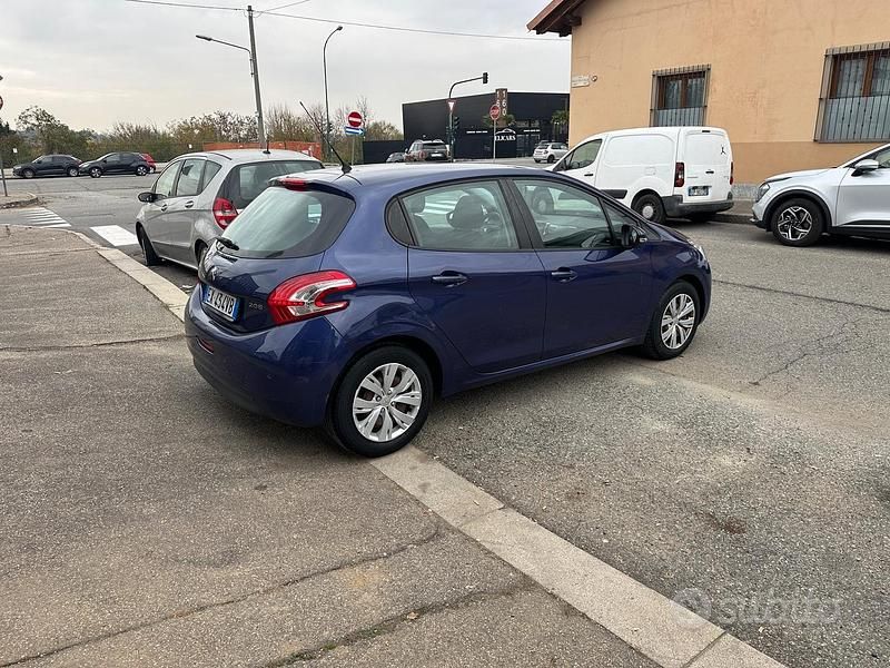 Usata Peugeot 208 Active 82 CV (60 kW) 2014 Blu Utilitaria