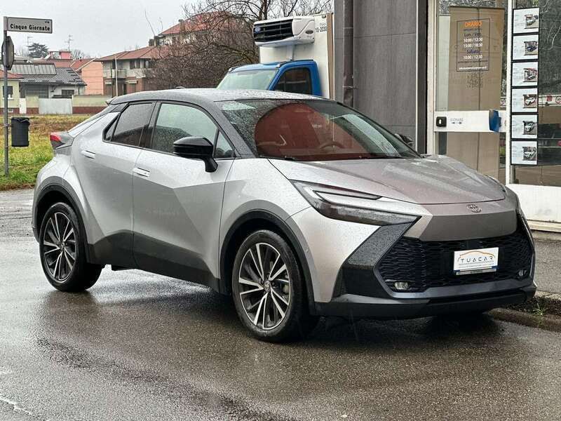 Usata Toyota C-HR Lounge 140 CV (102 kW) 2024 Grigio SUV