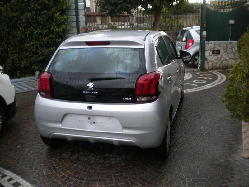 Usata Peugeot 108 Active 69 CV (50 kW) 2019 Grigio argento Utilitaria