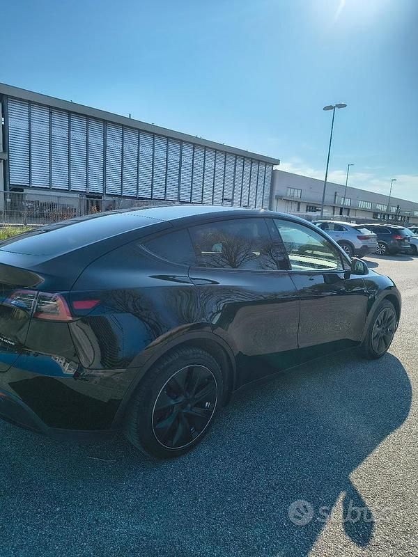 Usata Tesla Model Y 378 kW (514 CV) 2023 Nero SUV