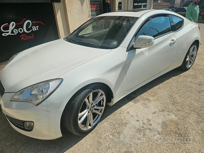 Usata Hyundai Genesis Sport 213 CV (156 kW) 2011 Bianco Coupé