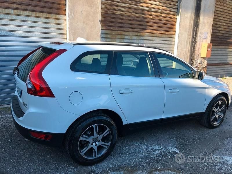 Usata Volvo XC60 Kinetic 163 CV (119 kW) 2011 Bianco SUV