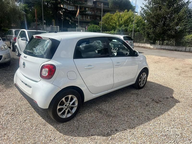 Usata Smart ForFour Passion 90 CV (66 kW) 2015 Bianco Utilitaria