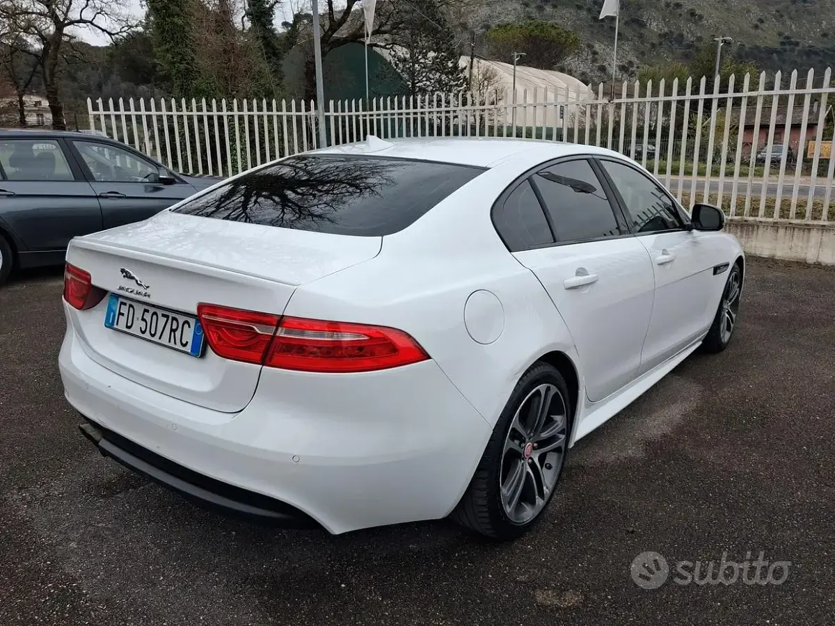 Usata Jaguar XE R-Sport 180 CV (132 kW) 2015 Bianco Berlina