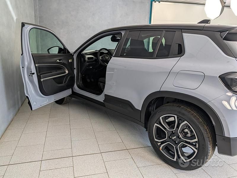 Nuova Jeep Avenger Summit 100 CV (73 kW) 2025 Grigio SUV