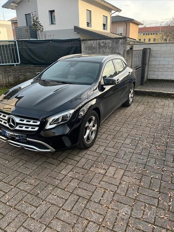Usata Mercedes GLA180 2019 Nero SUV