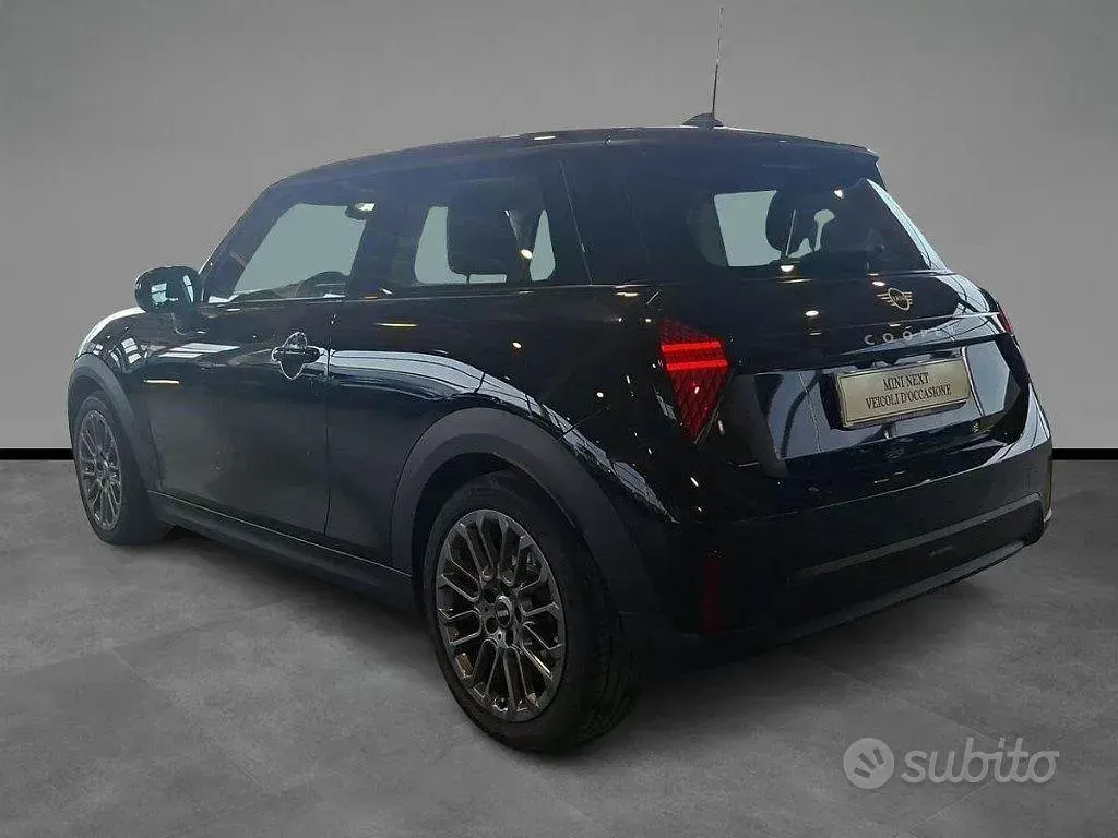 Usata Mini Cooper Essential 156 CV (114 kW) 2024 Nero / metallizzato Utilitaria