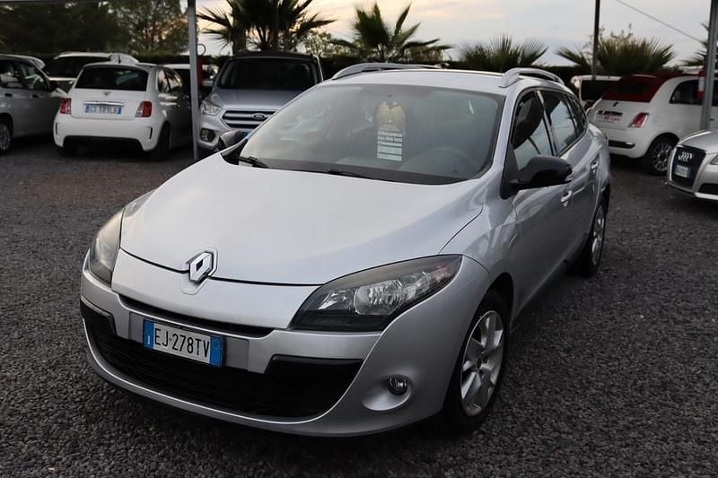 Usado Renault Mégane GT Line GT-Line 110 CV (80 kW) 2011 Plateado Familiar