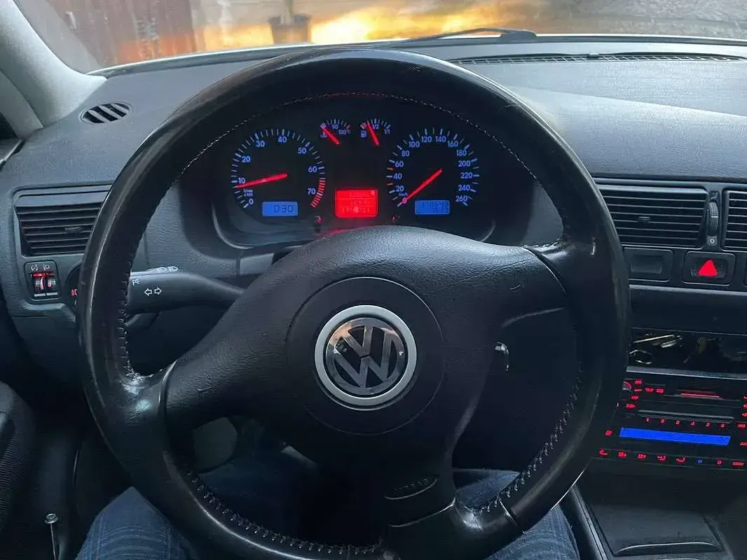 Usata VW Golf IV Comfortline 102 CV (75 kW) 2001 Argento Berlina