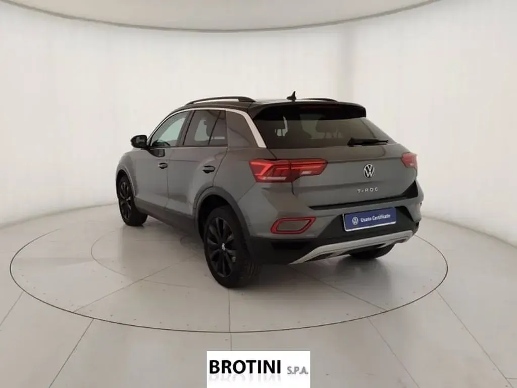 Usata VW T-Roc Sport 110 CV (80 kW) 2023 Grigio metallizzato SUV