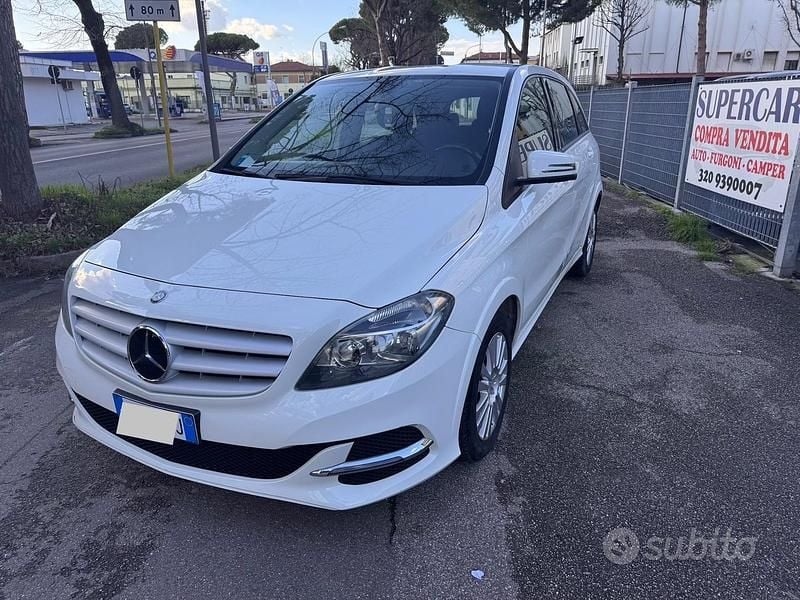 Usata Mercedes B200 156 CV (114 kW) 2014 Bianco Monovolume