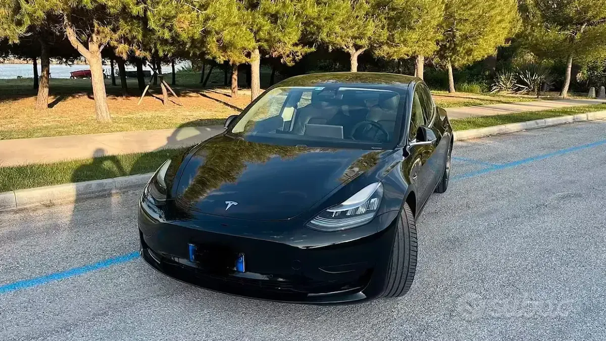 Usata Tesla Model 3 Standard Range 239 kW (325 CV) 2019 Nero Berlina