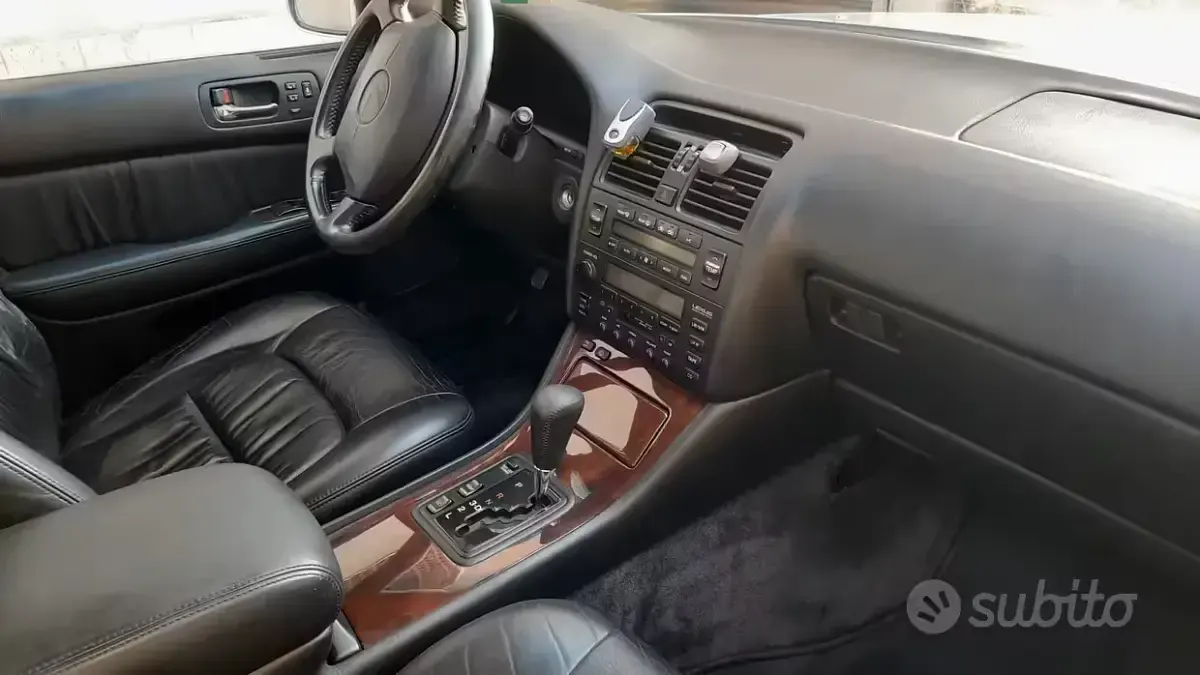 Usata Lexus LS400 264 CV (194 kW) 1996 Grigio Berlina