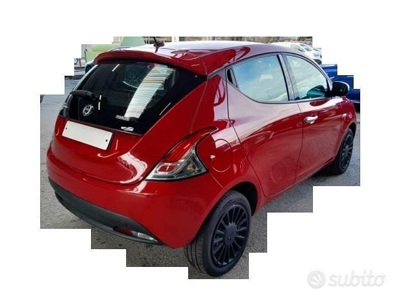 Usata Lancia Ypsilon Silver 70 CV (51 kW) 2022 Rosso Utilitaria