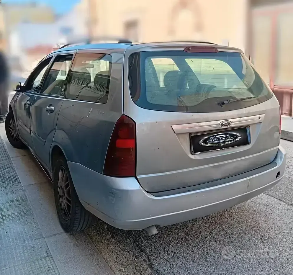 Usata Ford Focus Ghia 116 CV (85 kW) 2003 Grigio Station wagon
