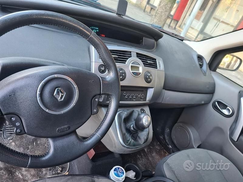 Usata Renault Scénic II 130 CV (95 kW) 2008 Grigio Monovolume