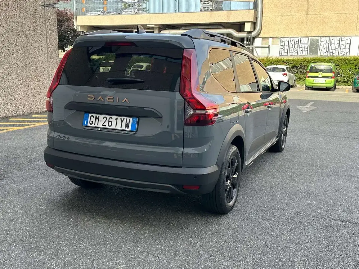 Usata Dacia Jogger Extreme 100 CV (73 kW) 2023 Grigio road Monovolume