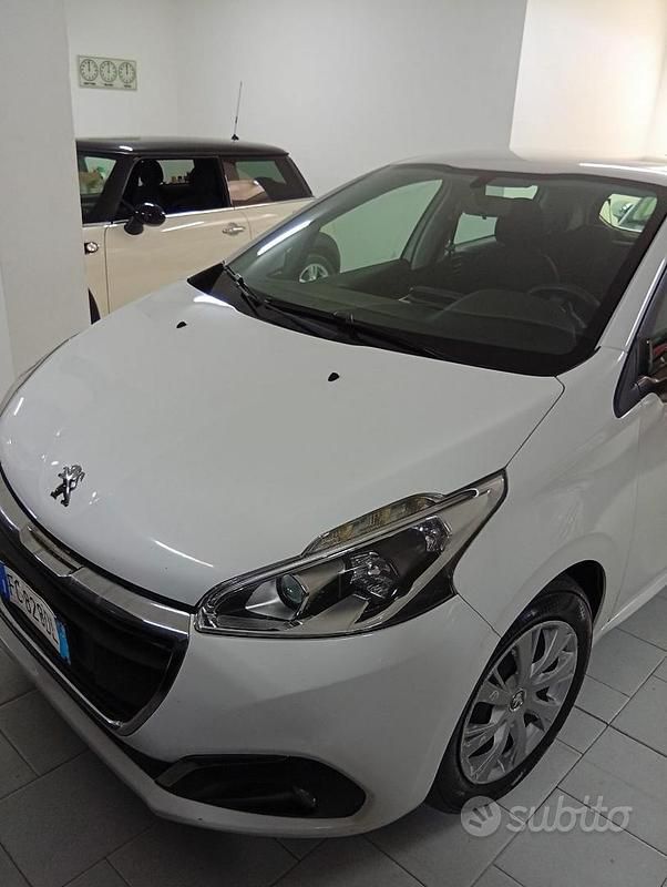 Usata Peugeot 208 92 CV (67 kW) 2016 Bianco Utilitaria
