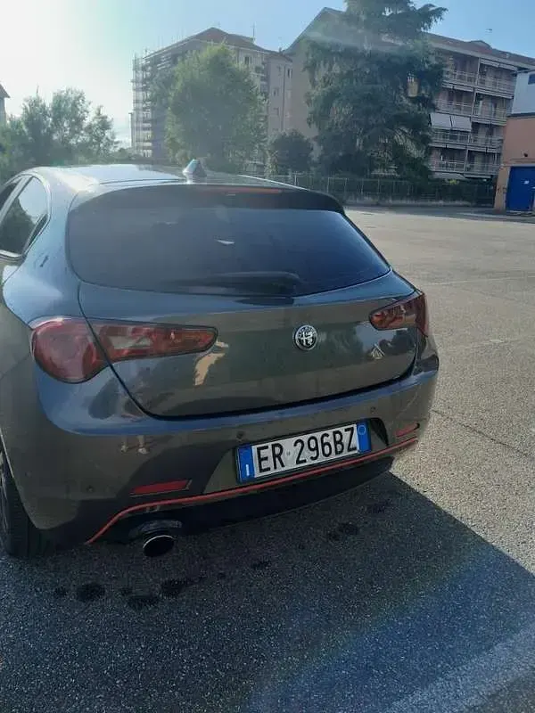 Usata Alfa Romeo Giulietta 105 CV (77 kW) 2013 Grigio Utilitaria