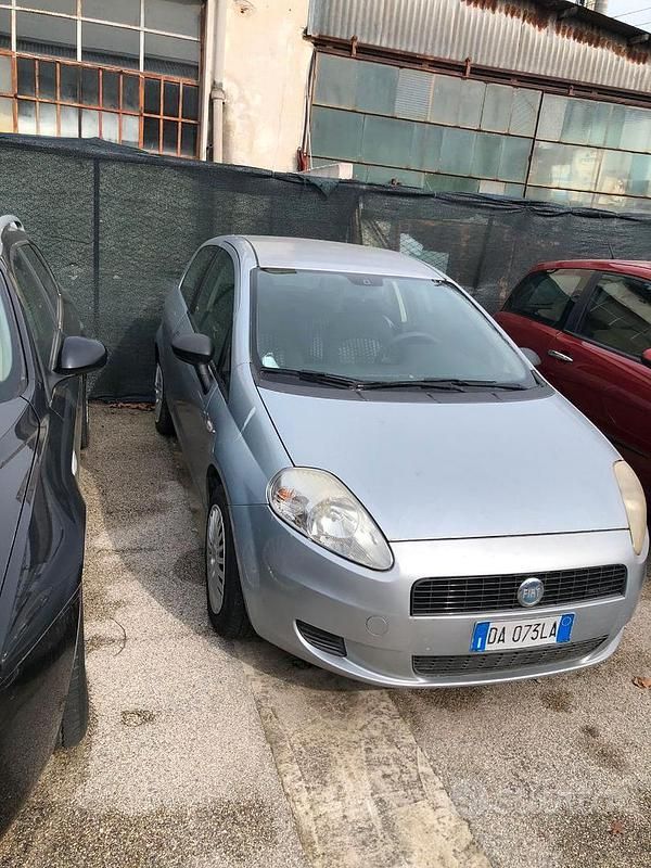 Usata Fiat Grande Punto 75 CV (55 kW) 2009 Grigio Utilitaria