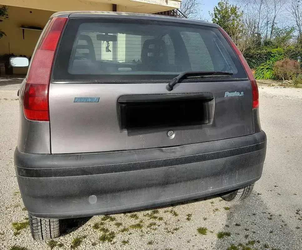 Usata Fiat Punto S 63 CV (46 kW) 1998 Grigio Berlina