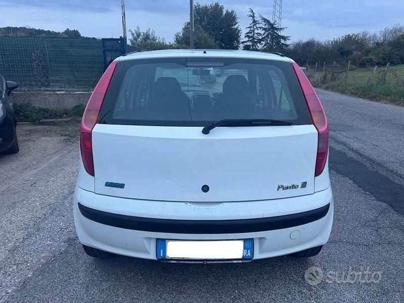 Usata Fiat Punto 60 CV (44 kW) 2001 Bianco Utilitaria