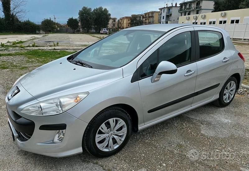 Usata Peugeot 308 Premium 98 CV (72 kW) 2011 Grigio Berlina