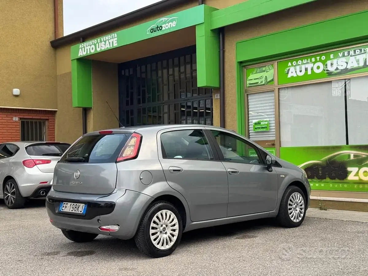 Usata Fiat Punto Classica 69 CV (50 kW) 2011 Grigio Utilitaria