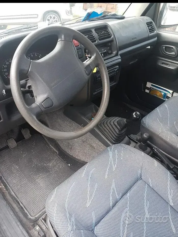 Usata Suzuki Jimny 80 CV (58 kW) 2003 Nero SUV