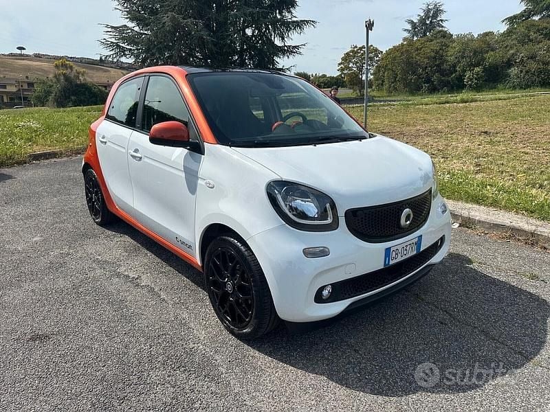 Bianco Usata 2019 Smart ForFour Prime Utilitaria | 16.990 € (Cara) - Immagine 1/4