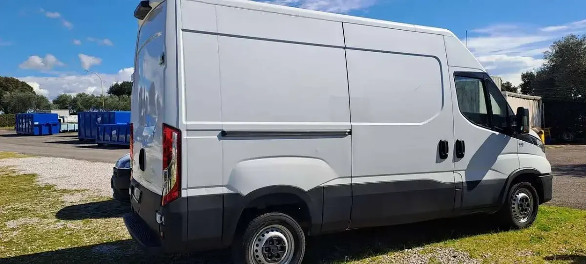 Usata Iveco 35.12 120 CV (88 kW) 2020 Bianco Furgone