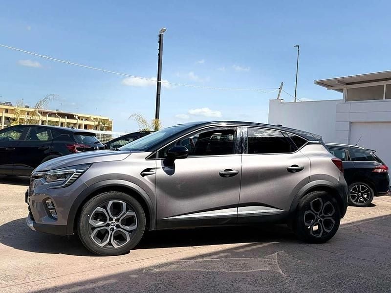 Usata Renault Captur Techno 94 CV (69 kW) 2023 Grigio magnete SUV